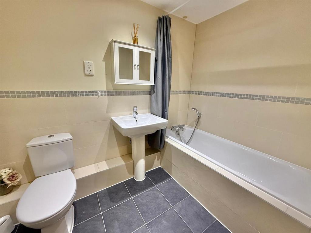 Davidson Frost-Wellings, DFW, Casel Court, Bathroo