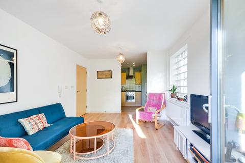 1 bedroom apartment for sale, at Plough Close, Hammersmith and Fulham, London NW10