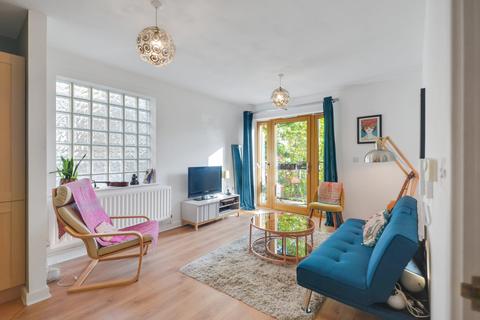 1 bedroom apartment for sale, at Plough Close, Hammersmith and Fulham, London NW10
