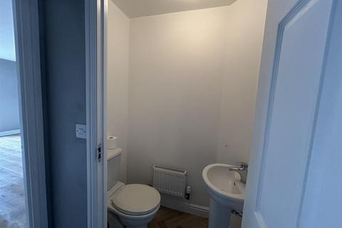 2 bedroom terraced house to rent, North Croft, Manchester M46