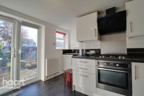 4 bedroom semi-detached house to rent, Pen Close, Cambridge