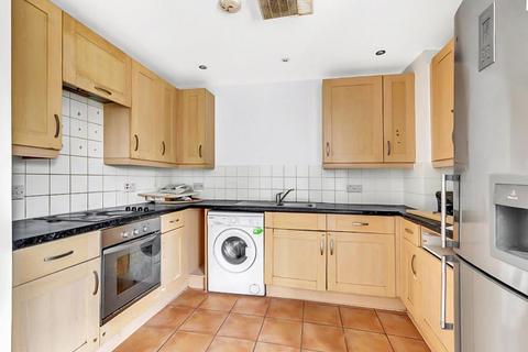 2 bedroom flat for sale, Buckingham Avenue, Slough