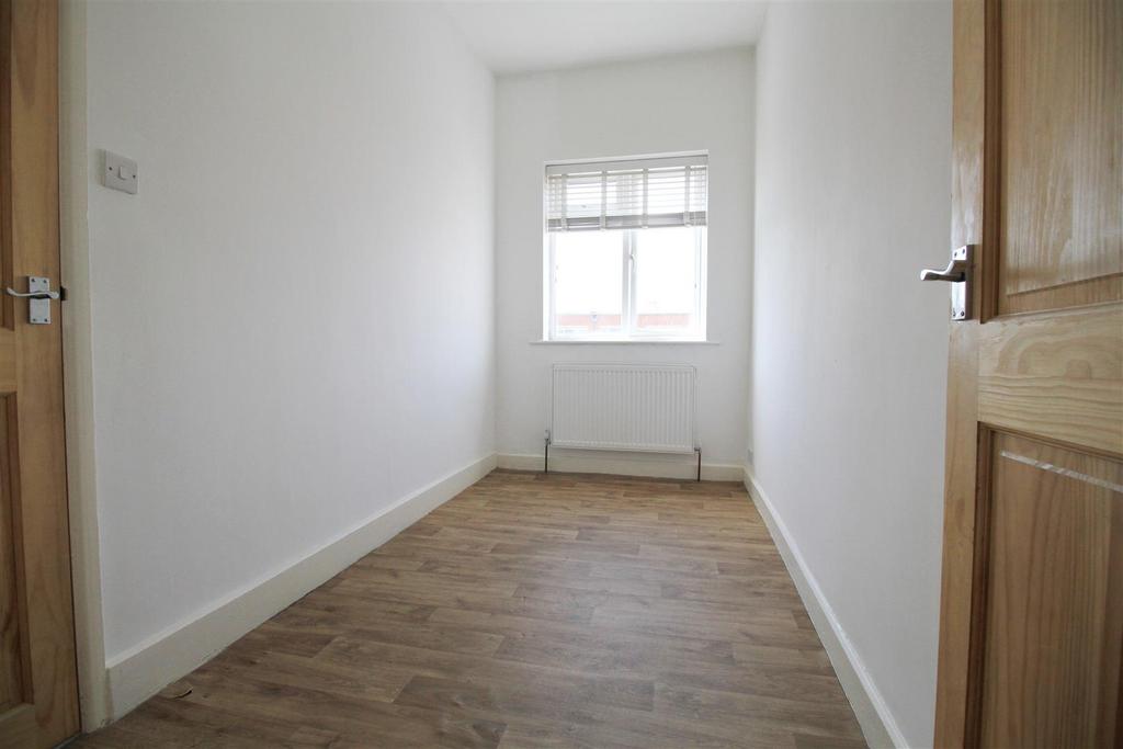 Bedroom 1.jpg