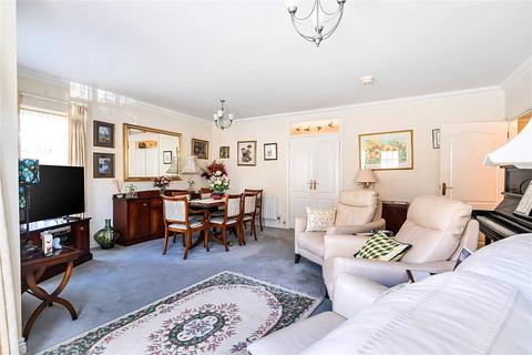 2 bedroom retirement property for sale, Ravens Court, Castle Village, Berkhamsted, Hertfordshire, HP4