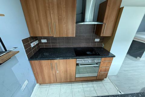 Studio to rent, Northfield Road, Hounslow, TW5