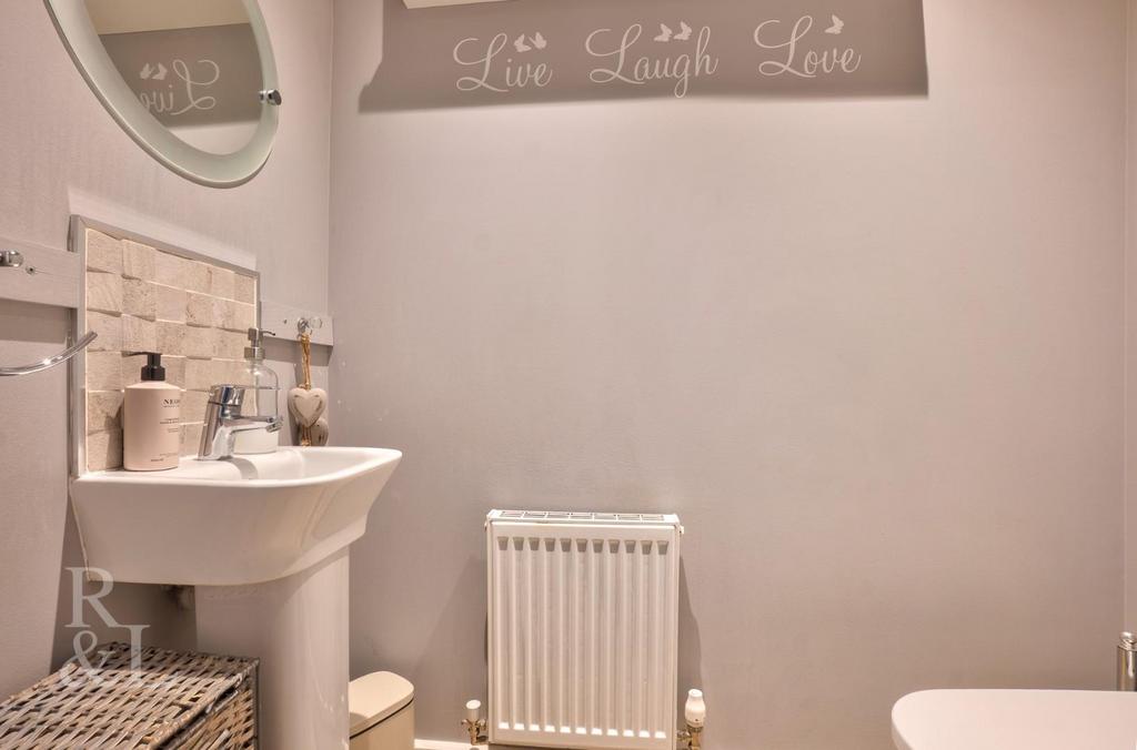 23 Bernard Vann Crescent (32).jpg