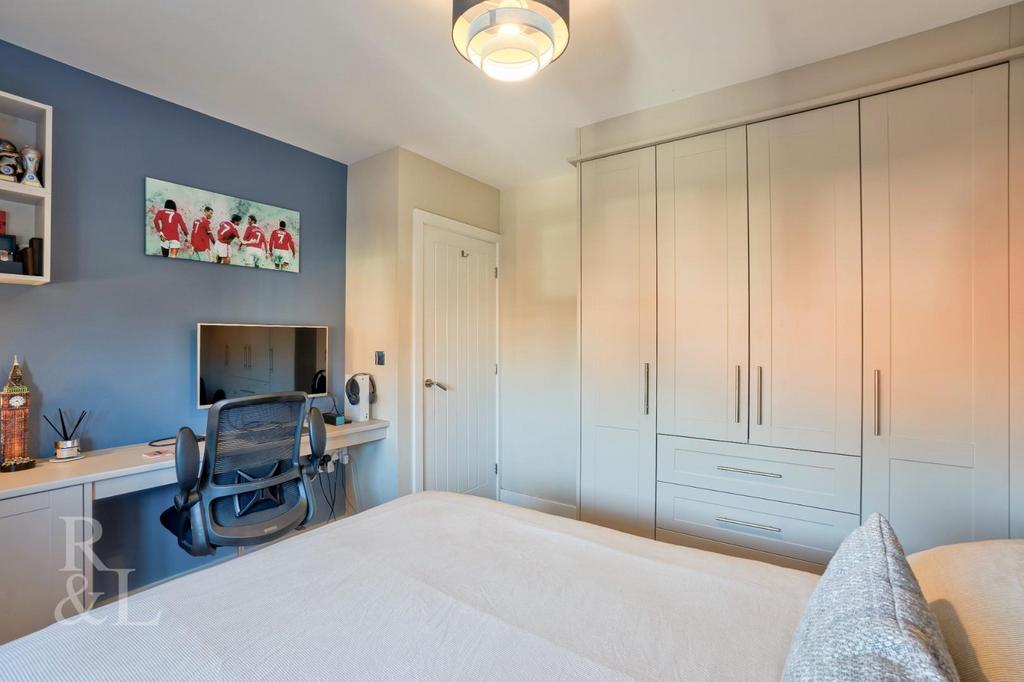 23 Bernard Vann Crescent (14).jpg