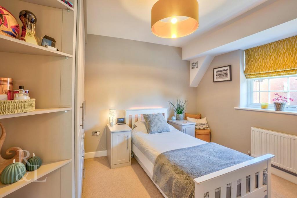 23 Bernard Vann Crescent (15).jpg