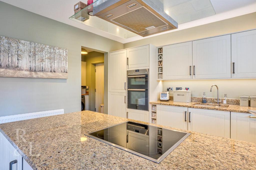 23 Bernard Vann Crescent (25).jpg