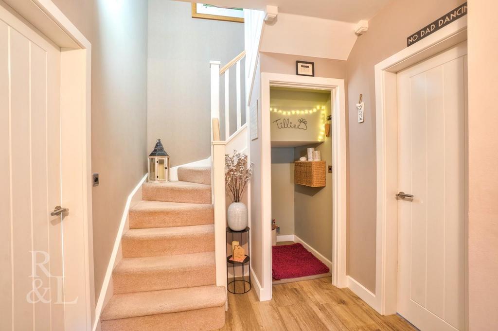 23 Bernard Vann Crescent (34).jpg