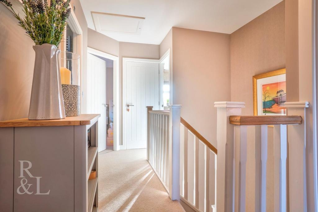 23 Bernard Vann Crescent (20).jpg