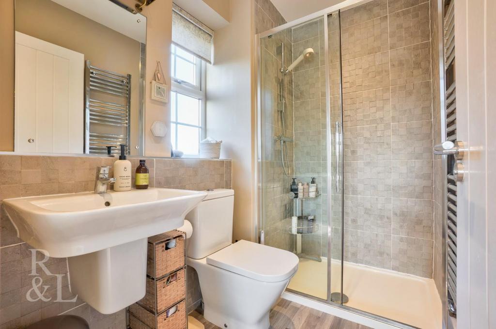 23 Bernard Vann Crescent (9).jpg