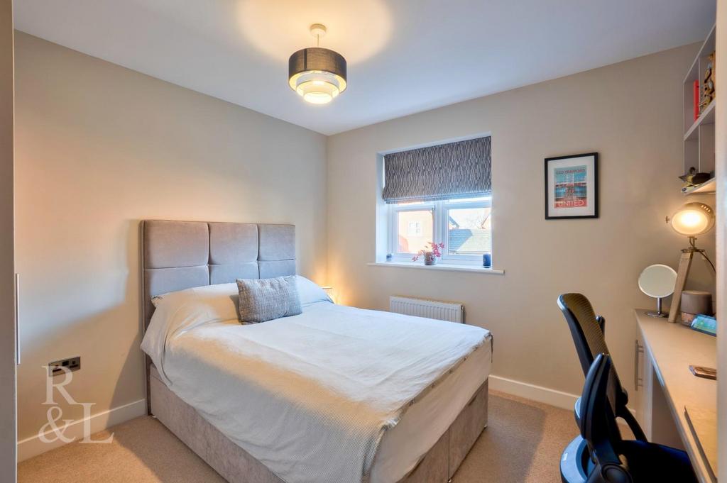 23 Bernard Vann Crescent (13).jpg