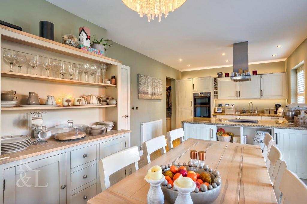 23 Bernard Vann Crescent (23).jpg