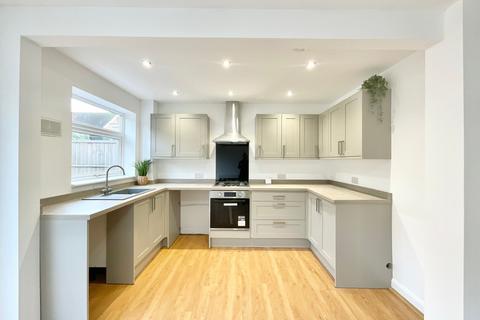 3 bedroom end of terrace house for sale, Trentham Gardens Close, Stoke-On-Trent, ST4