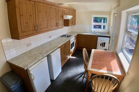 3 bedroom terraced house to rent, Filbert Street East, Leicester LE2