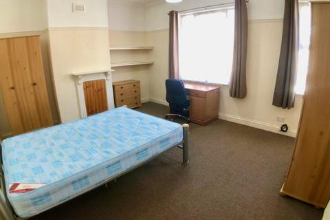 3 bedroom terraced house to rent, Filbert Street East, Leicester LE2