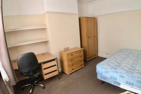 3 bedroom terraced house to rent, Filbert Street East, Leicester LE2