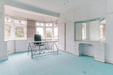 undefined, Mansfield Hill, London E4
