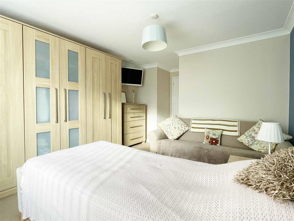 Bed1.jpg