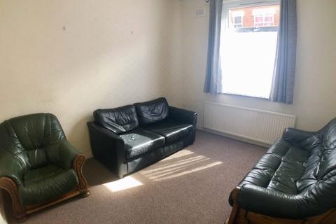 4 bedroom terraced house to rent, Filbert Street East, Leicester LE2