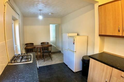 4 bedroom terraced house to rent, Filbert Street East, Leicester LE2