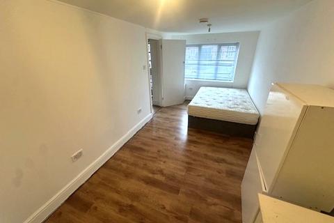 undefined, Ostereley/Isleworth TW5