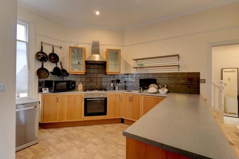 2 bedroom apartment to rent, Clarendon Avenue, Leamington Spa