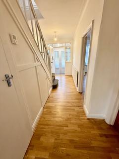 4 bedroom house to rent, South Lodge Drive, Southgate