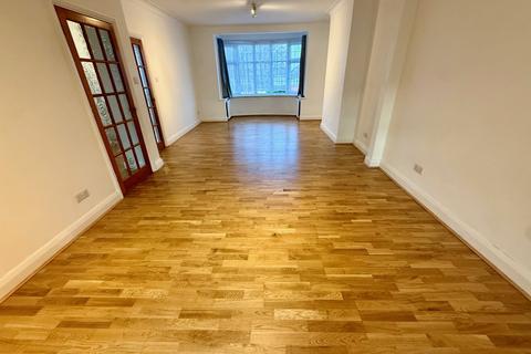 4 bedroom house to rent, South Lodge Drive, Southgate