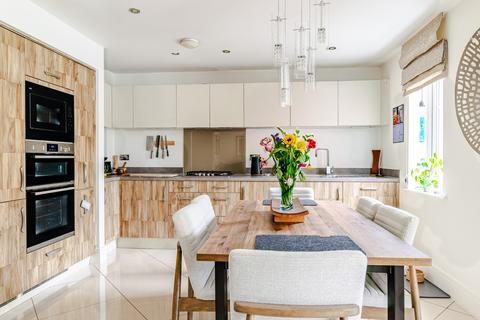 4 bedroom detached house for sale, Crossgates, Leeds LS15
