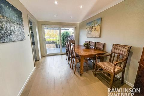 3 bedroom terraced house for sale, Buckingham Gardens, West Molesey KT8