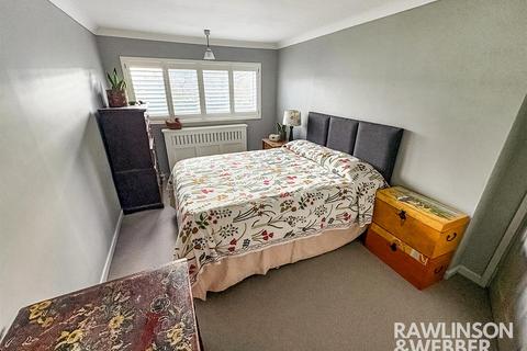 3 bedroom terraced house for sale, Buckingham Gardens, West Molesey KT8