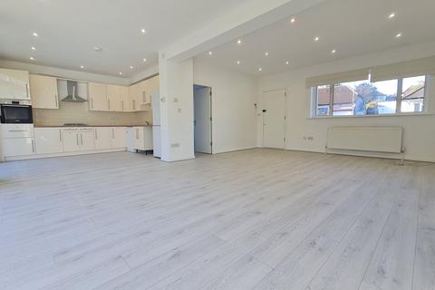 5 bedroom semi-detached bungalow to rent, Highview Gardens, Edgware, HA8
