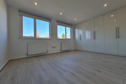 5 bedroom semi-detached bungalow to rent, Highview Gardens, Edgware, HA8