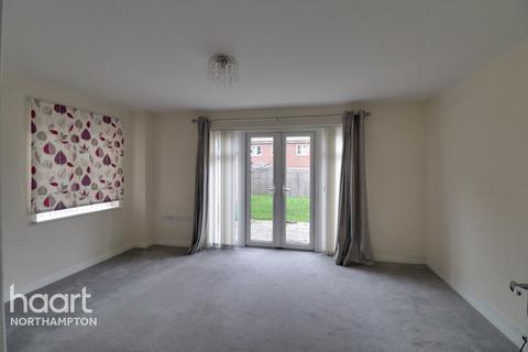 4 bedroom semi-detached house to rent, Oak Grove, NORTHAMPTON