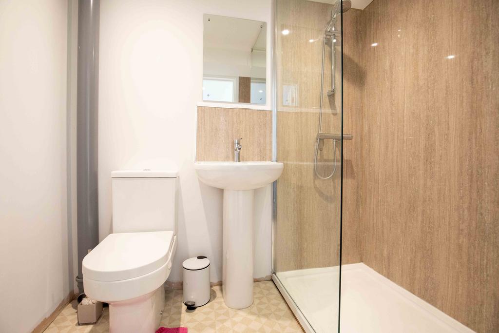 Bedroom 1 Ensuite