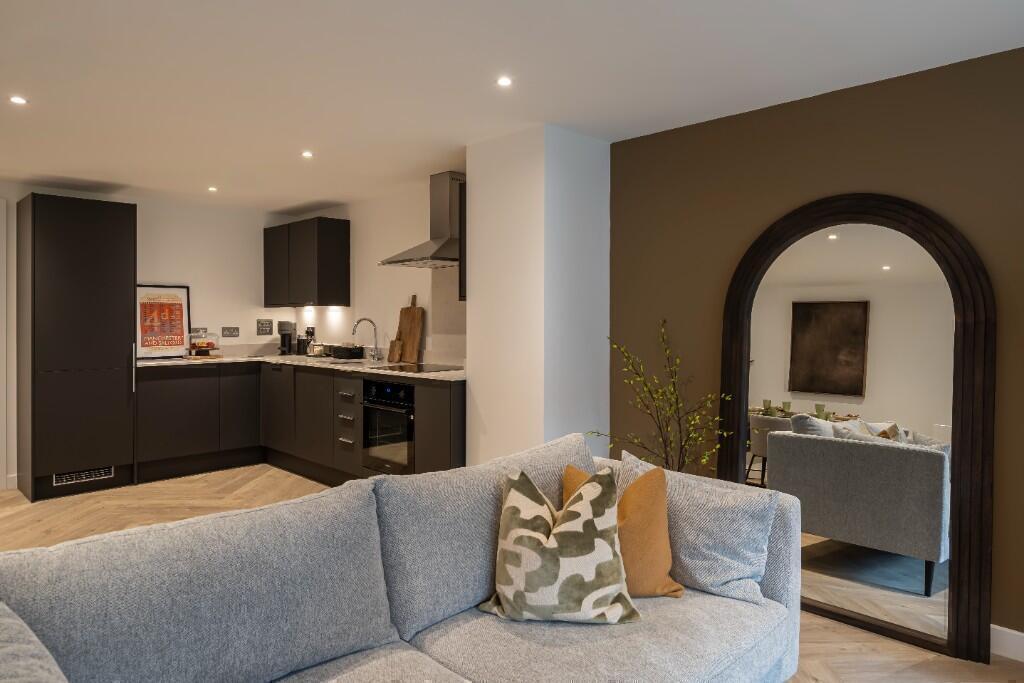 Thompson Road, London, SE22 3 bed end of terrace house - £2,300 pcm (£ ...