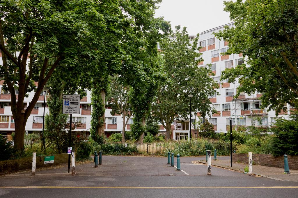 296316   bevin court 08.jpg
