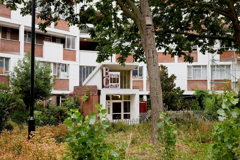 296314   bevin court 06.jpg