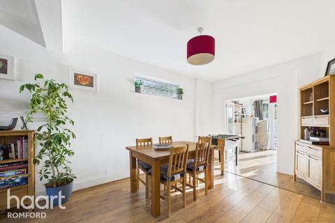 Brentwood Road, Romford, RM1 2RT