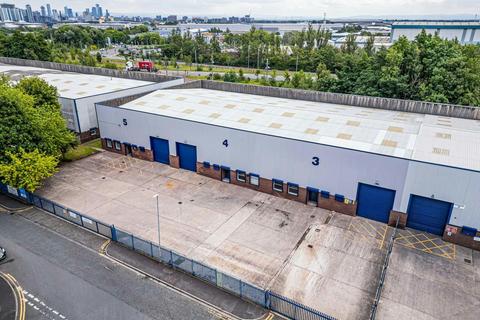 Factory to rent, Parkway Trading Estate, Longbridge Rd Manchester M17 1SN
