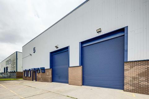 Factory to rent, Parkway Trading Estate, Longbridge Rd Manchester M17 1SN