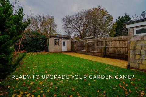 4 bedroom terraced house for sale, Cedars Close, Swindon SN2