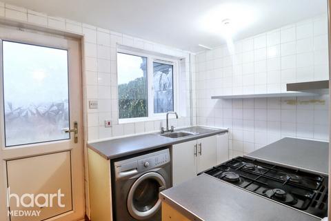 1 bedroom end of terrace house to rent, The Street, Sittingbourne