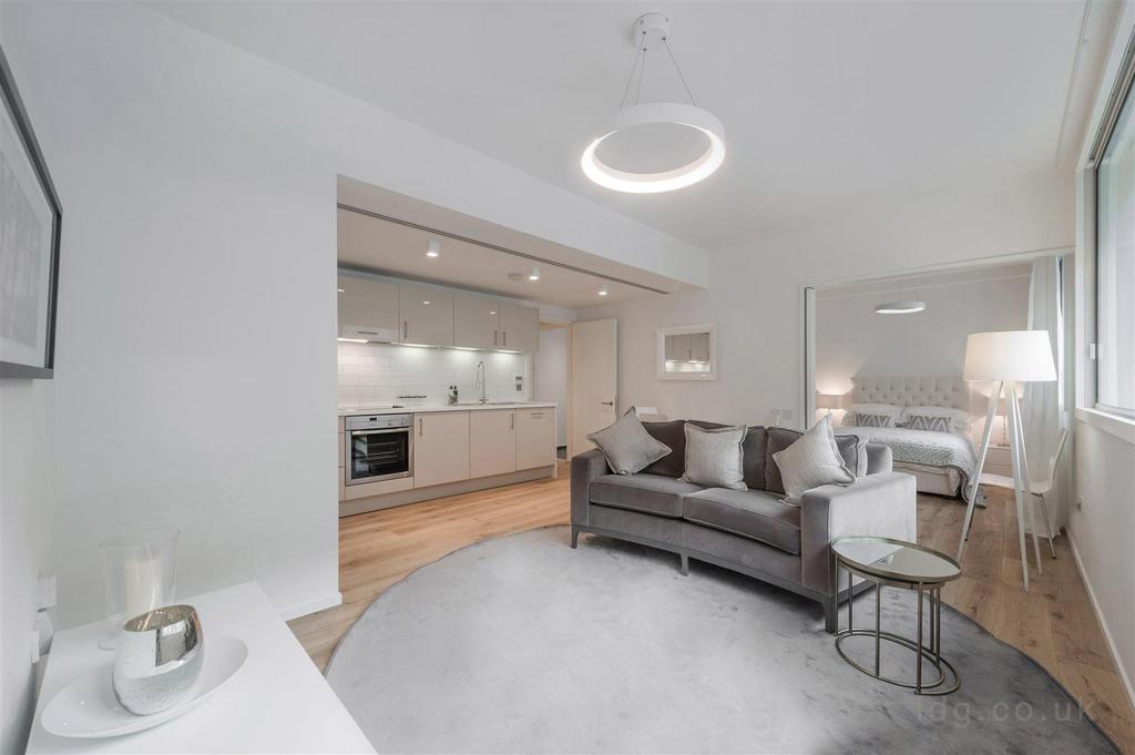 Rathbone Place, London W1T 1 bed apartment - £2,747 pcm (£634 pw)