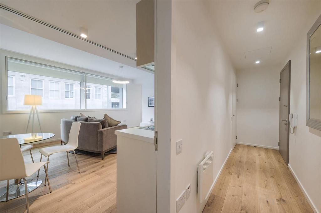 Rathbone Place, London W1T 1 bed apartment - £2,747 pcm (£634 pw)
