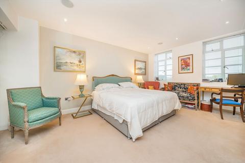2 bedroom flat for sale, John Street, London WC1N