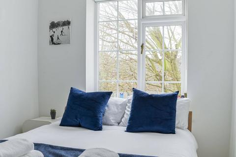 2 bedroom flat to rent, Kingsbridge Court, Isle Of Dogs, London, E14