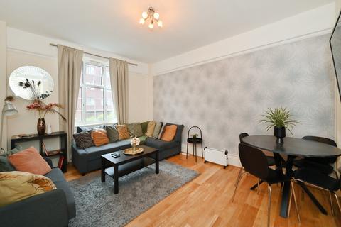 2 bedroom flat to rent, Kensington High Street, London, W14